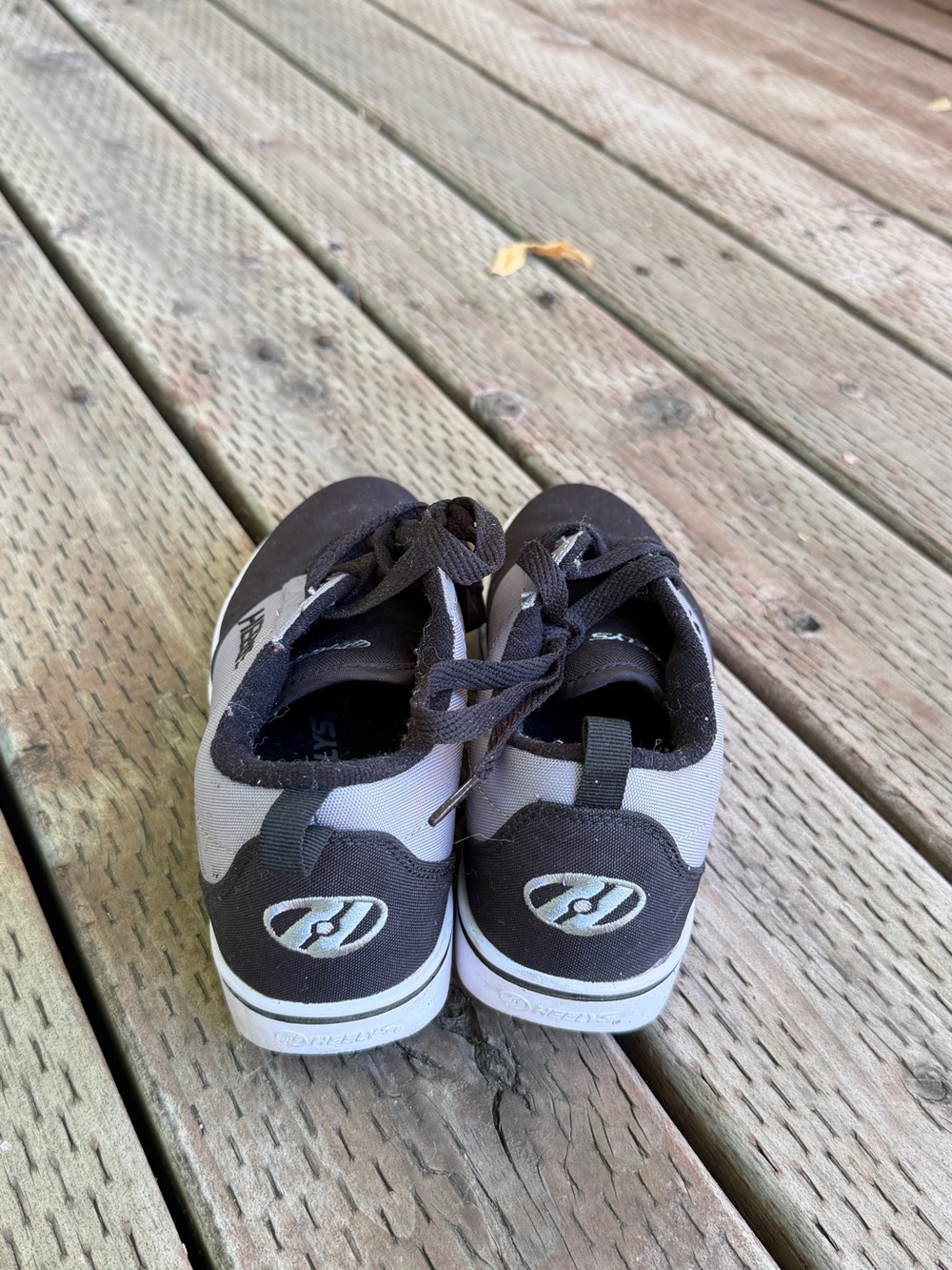 Heelys Black and Gray Low-Top Skate Sneakers with Removable Wheel - Picture 4 of 6